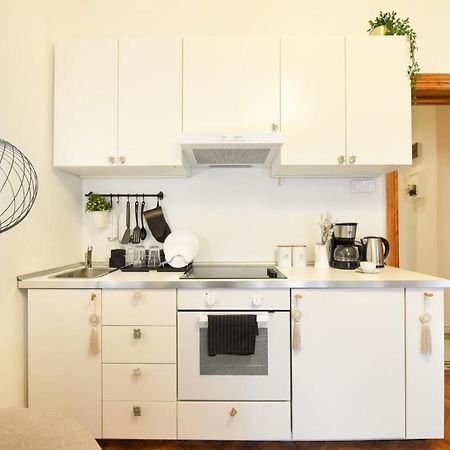Vintage Elegance, Modern Comfort: 1Br Apartment Overlooking Calea Victoriei Bucharest Exterior photo