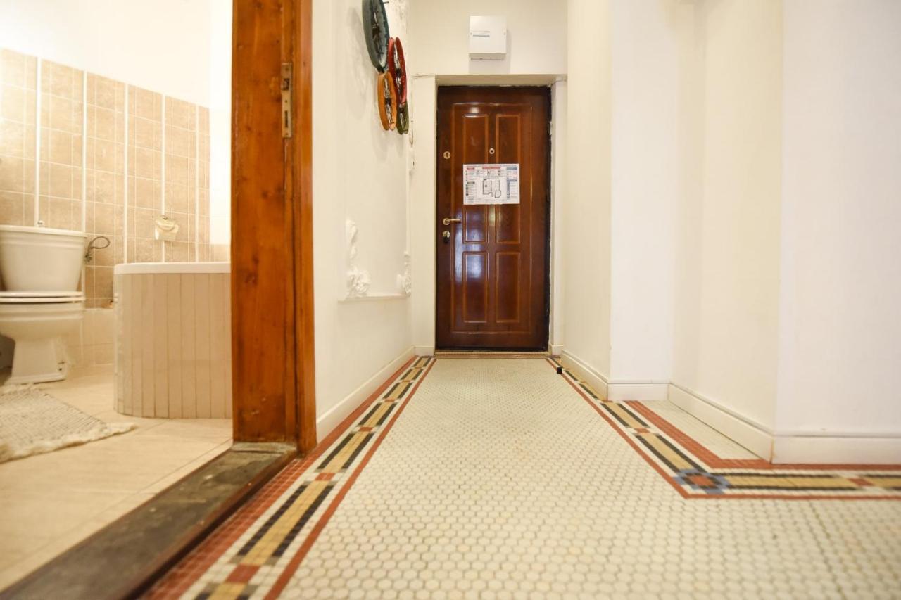 Vintage Elegance, Modern Comfort: 1Br Apartment Overlooking Calea Victoriei Bucharest Exterior photo