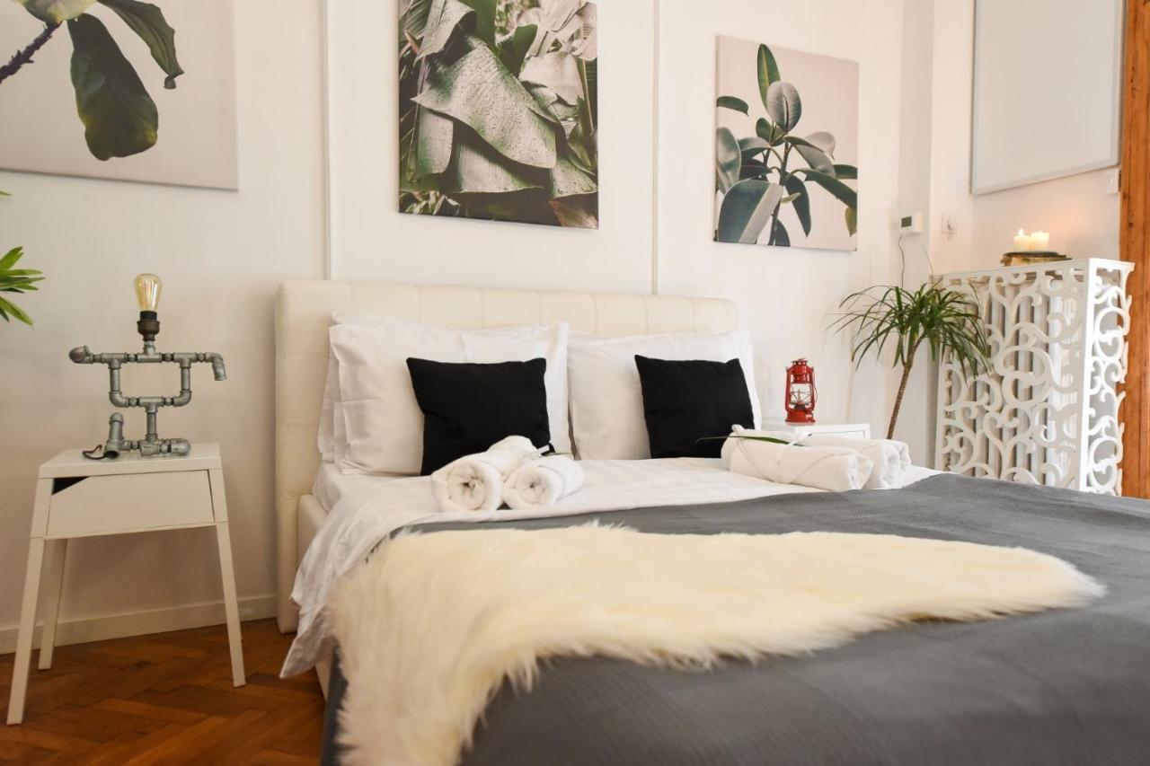 Vintage Elegance, Modern Comfort: 1Br Apartment Overlooking Calea Victoriei Bucharest Exterior photo