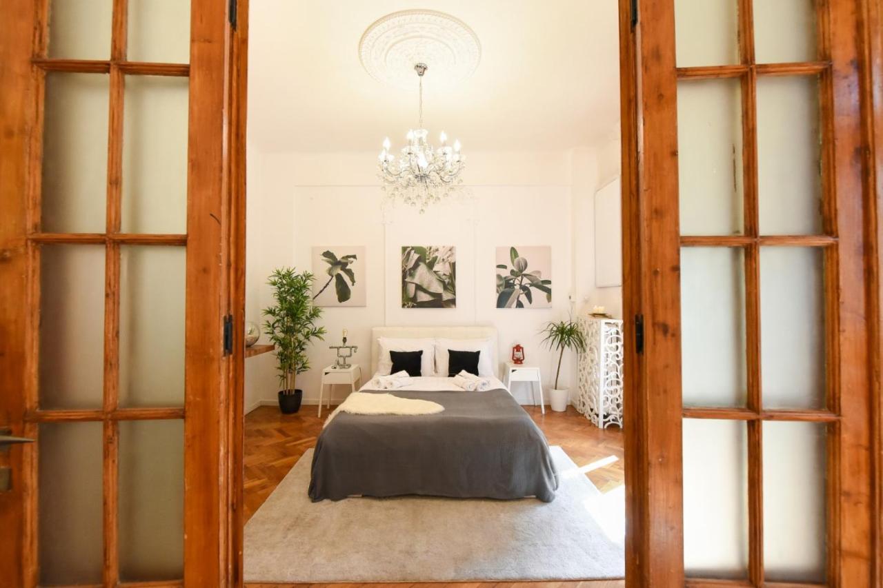 Vintage Elegance, Modern Comfort: 1Br Apartment Overlooking Calea Victoriei Bucharest Exterior photo