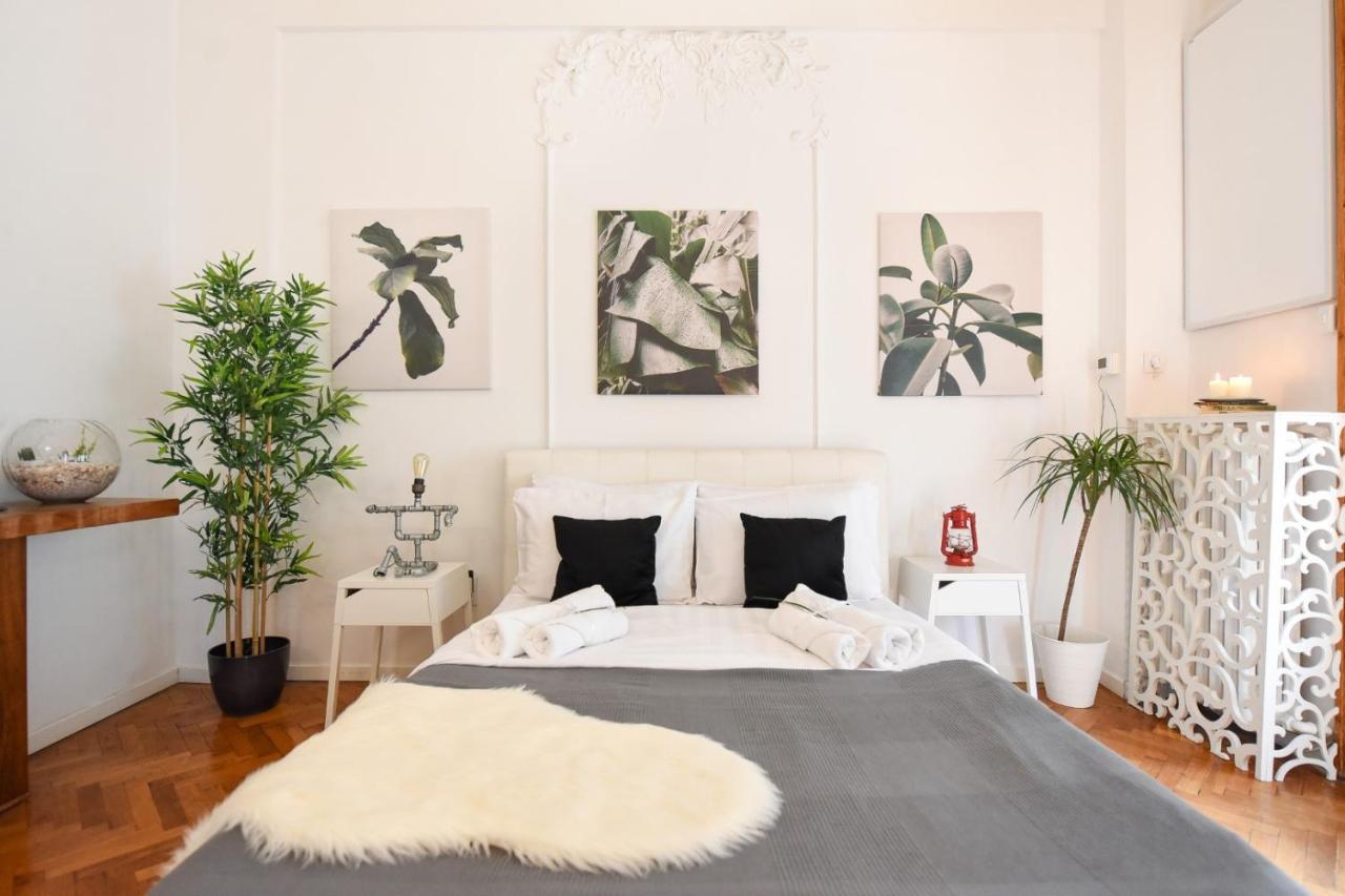 Vintage Elegance, Modern Comfort: 1Br Apartment Overlooking Calea Victoriei Bucharest Exterior photo
